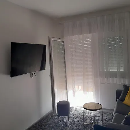 Tombili 7- Minute Walk To The Valsaline And Lungomare Promenade *