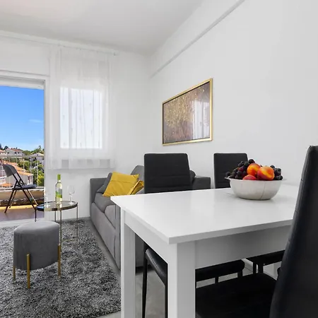 Apartman Tombili 7- Minute Walk To The Valsaline And Lungomare Promenade